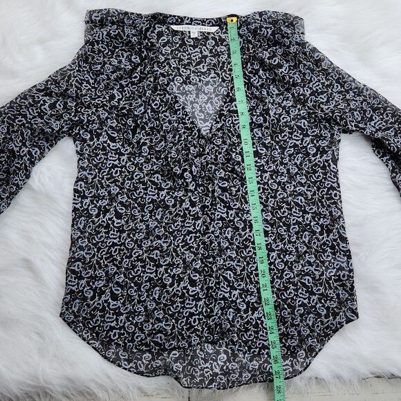 Veronica Beard -561 Silk Buttoned Ruffle Blouse Long Sleeve Navy and Gold Size 6 - Picture 11 of 12